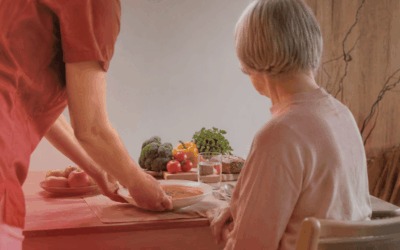 Ernährung im Alter zuhause: Worauf Angehörige achten sollten